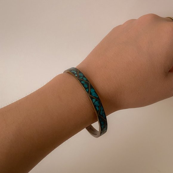 Vintage India Made Brass Blue Faux Turquoise Chip Stone Inlay Bangle Bracelet - Picture 7 of 8